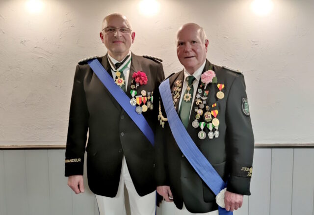 Schieden aus dem Vorstand aus. Oberst Volker Schreiber und Geschäftsführer Klaus-Jürgen Göbel Schieden aus dem Vorstand aus. Oberst Volker Schreiber und Geschäftsführer Klaus-Jürgen Göbel