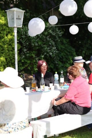 Neue Freunde treffen...