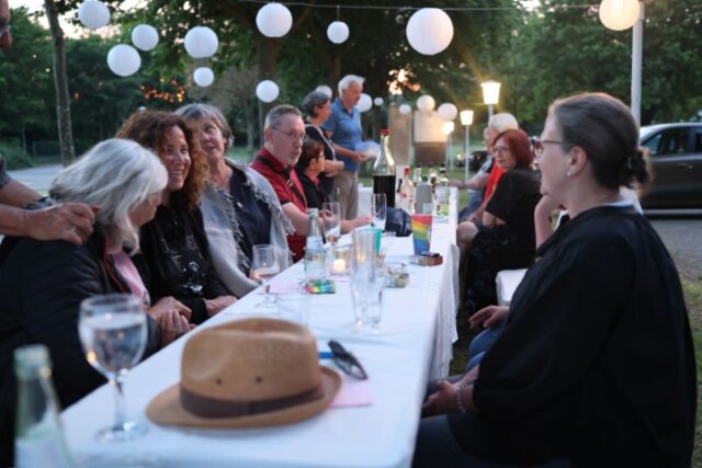 Abendstimmung mit Freunden genießen